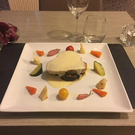 Logis Le Manoir & Lounge Hotel